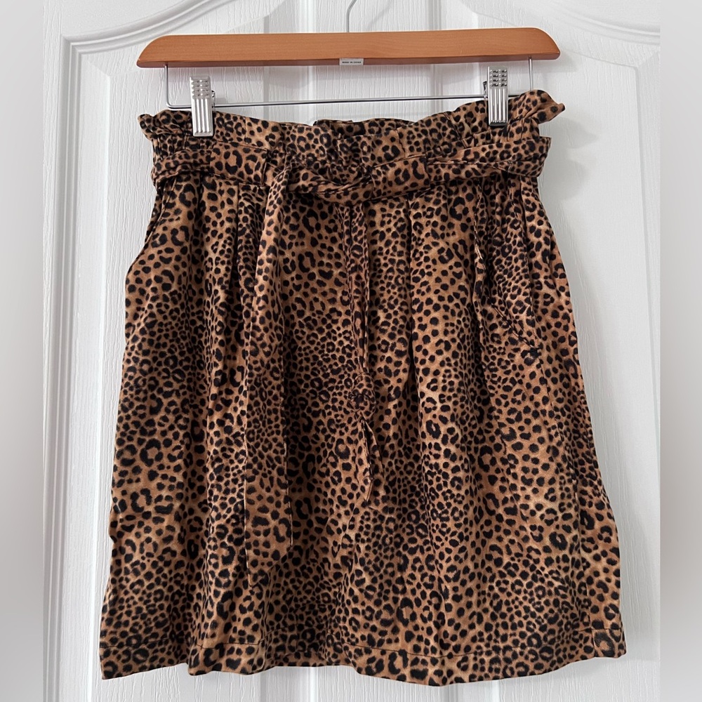 NWT H&M divided pull on animal print skirt with paperbag waistband & pockets 8